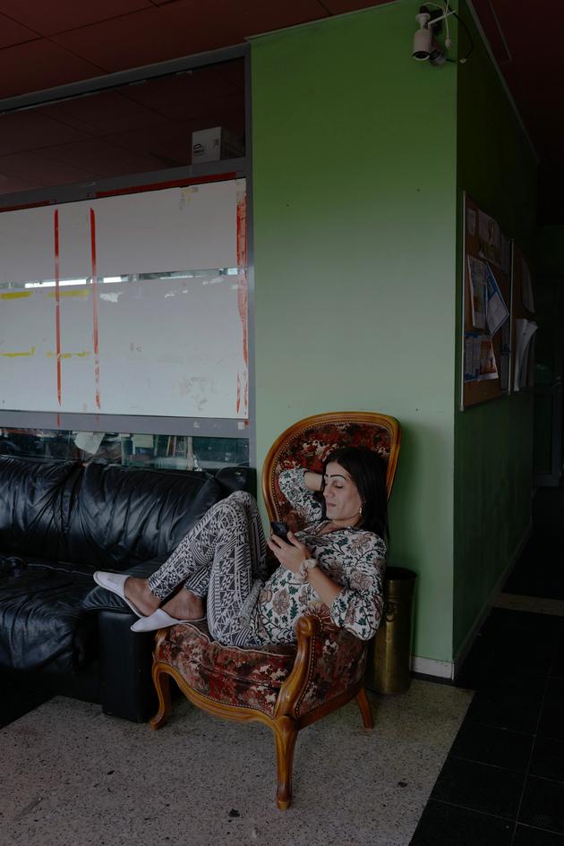 Jessica, 31 ans, vit à Marseille depuis onze ans, et réside à l’auberge depuis cinq mois. A Marseille, le 27 septembre 2022.