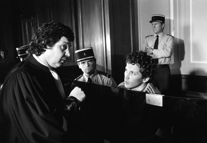 Criminal lawyer Jean-Louis Pelletier (left) and prisoner Philippe Maurice (right), at the Paris Court of Assizes, June 28, 1982.