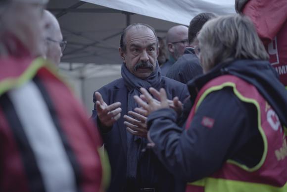 Daily News | Online News Des représentants syndicaux accueillent Philippe Martinez sur le site d’ExxonMobil. A Port-Jérôme-sur-Seine, le 12 octobre 2022.