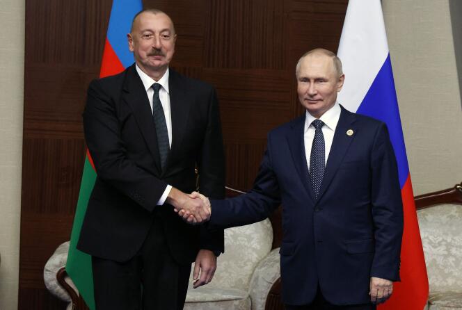 Vladimir Putin e Ilham Aliyev el 13 de octubre en Astana, Kazajstán.