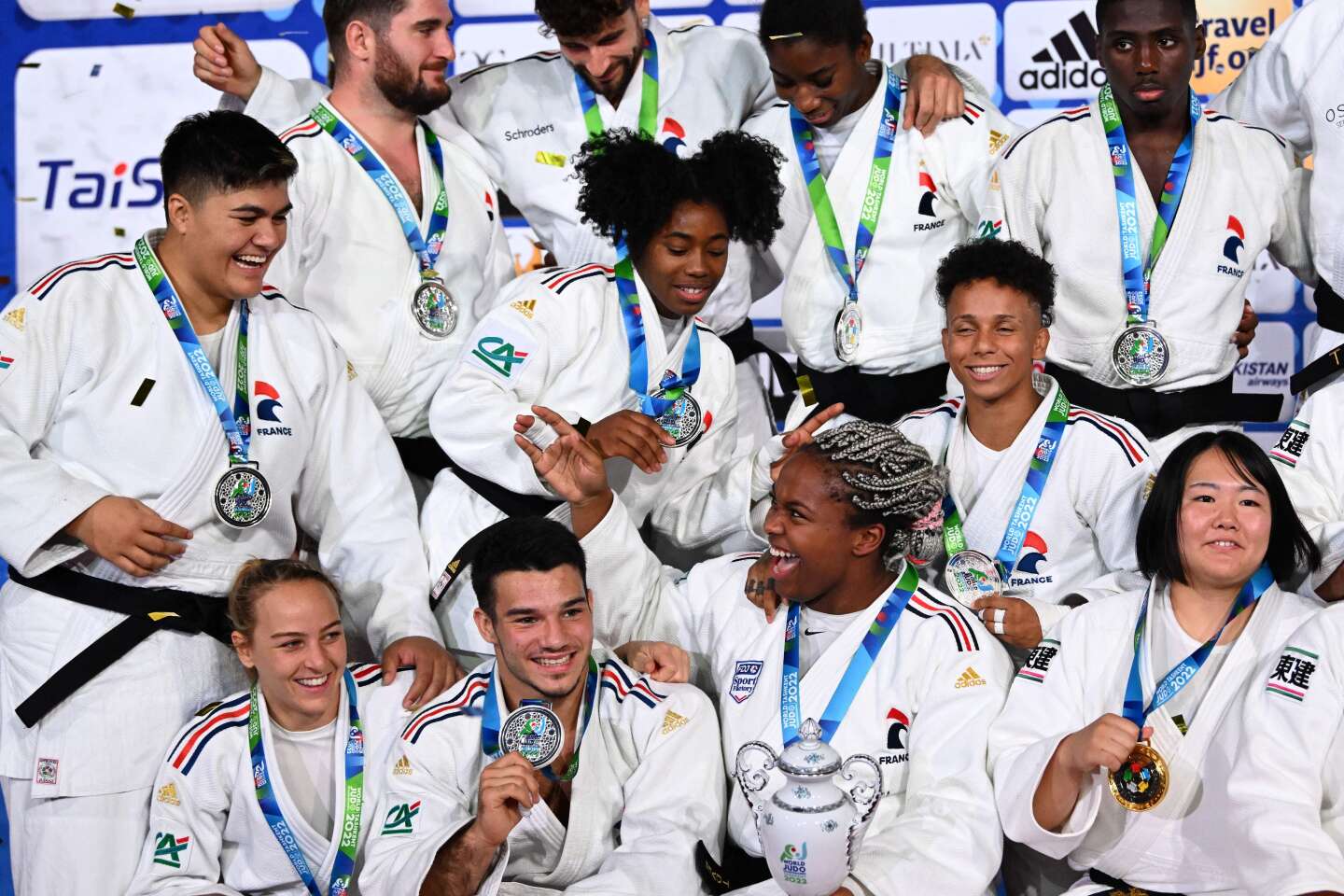 Aux Mondiaux de judo, les Français vice-champions par équipes mixtes