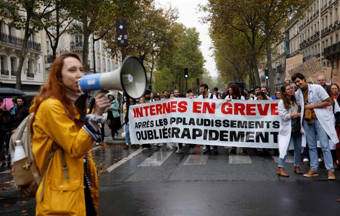 Médicos internos se movilizaron el 14 de octubre, en París.