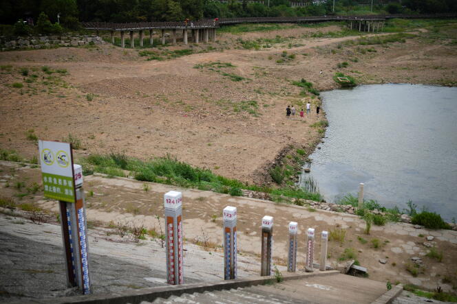 Un réservoir d’eau à sec le long du fleuve Yangtzé, dans la province du Zhejiang (Chine) pendant une vague de chaleur, le 20 août 2022.