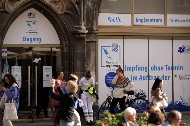 Devant un centre de vaccination à Munich, en Allemagne, le 14 octobre 2022. 