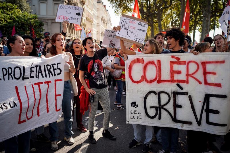 Thousands strike in France for higher wages