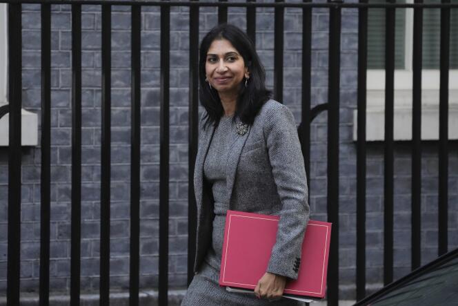 Suella Braverman, ministra del Interior de Gran Bretaña, en las afueras de 10 Downing Street, Londres, 18 de octubre de 2022.