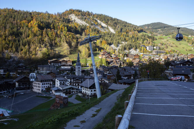Une photographie de la commune de La Clusaz (Haute-Savoie) prise le mardi 18 octobre 2022. 