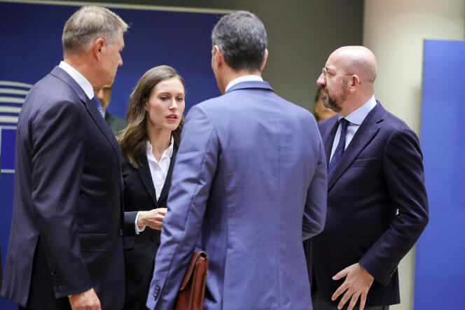 From left to right: Romanian President Klaus Werner Ioannis, Finnish Prime Minister Sanna Marin, Spanish Prime Minister Pedro Sanchez and President of the European Council Charles Michel at the Brussels summit, October 20, 2022.   