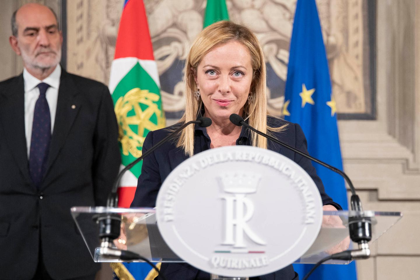Italie : la dirigeante d’extrême droite Giorgia Meloni présente un ...