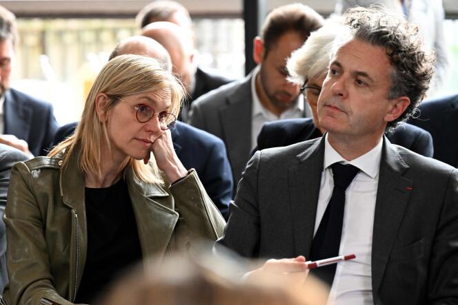 Les ministres de la transition énergétique et de la transition écologique, Agnès Pannier-Runacher et Christophe Béchu, à la Recyclerie, à Paris, le 21 octobre 2022.