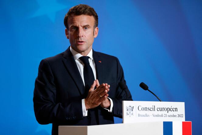 Le président Emmanuel Macron lors d’une conférence de presse après un échange au deuxième jour du Conseil européen à Bruxelles le vendredi 21 octobre 2022.