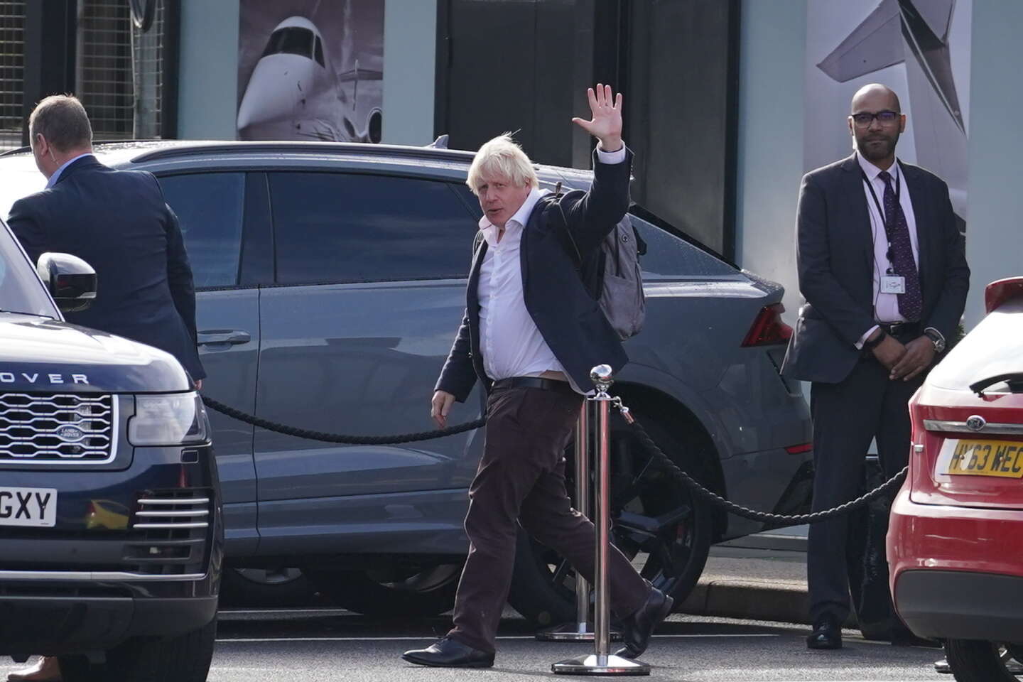 Boris Johnson is gestopt met de race in Downing Street en geeft de voorkeur aan Rishi Sunak als de volgende premier