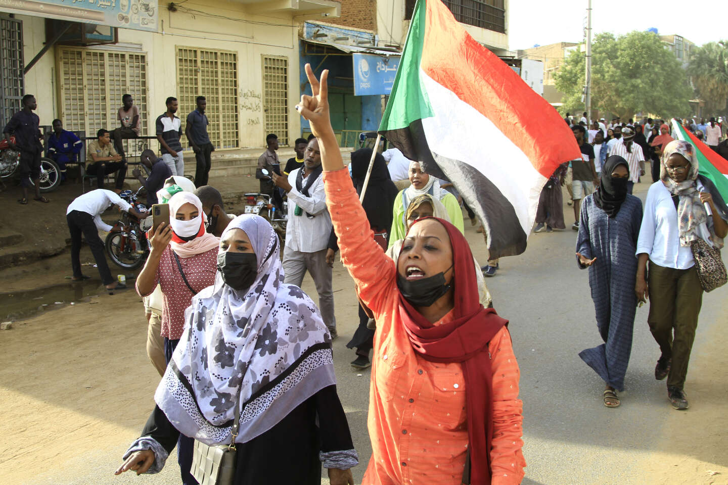 Soudan : la police tire des gaz lacrymogènes sur les manifestants pour le premier anniversaire du putsch