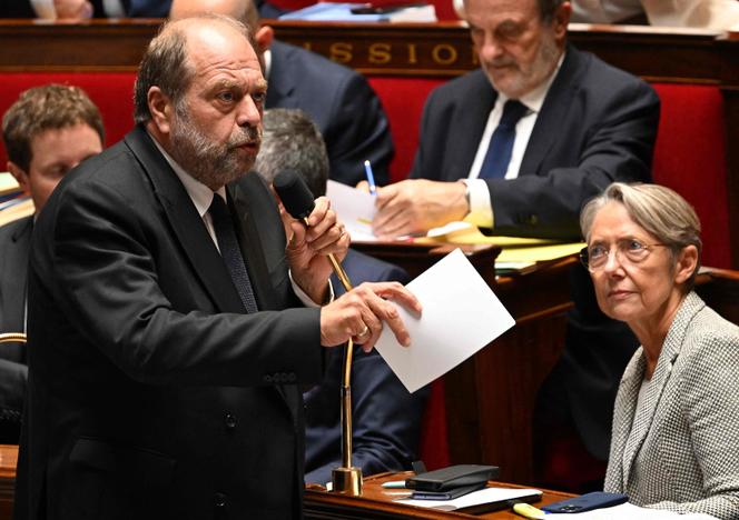 La première ministre, Elisabeth Borne, et le garde des sceaux, Eric Dupond-Moretti,  lors d’une séance de questions au gouvernement à l’Assemblée nationale, à Paris, le 25 octobre 2023.