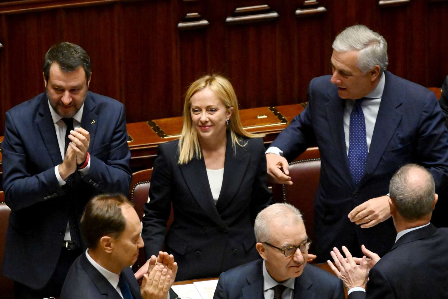 Giorgia Meloni imposta una rotta conservatrice per la “grande nazione” italiana.