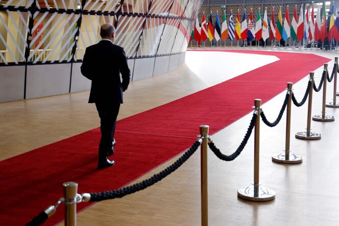 Le chancelier allemand, Olaf Scholz, arrive au sommet des chefs d’Etat et de gouvernement de l’Union européenne, à Bruxelles, le 20 octobre 2022.