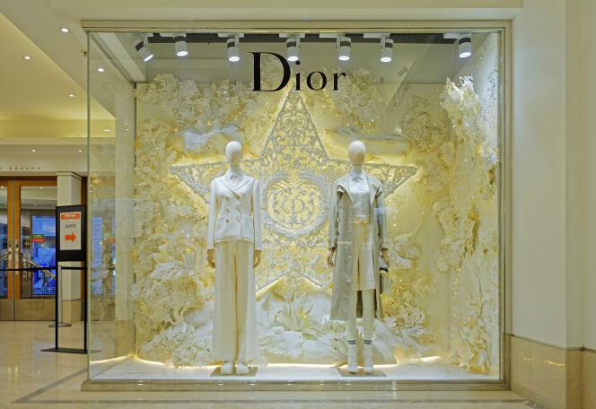 Devanture d’un magasin Dior au «Bon marché » à Paris, en janvier 2022.