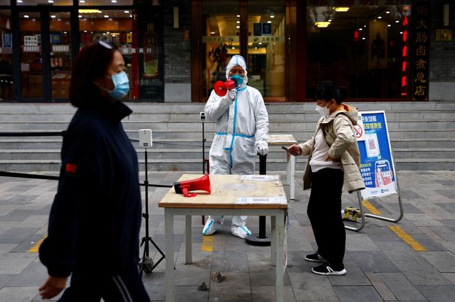 Des tests sanitaires organisés à Pékin, le 27 octobre.