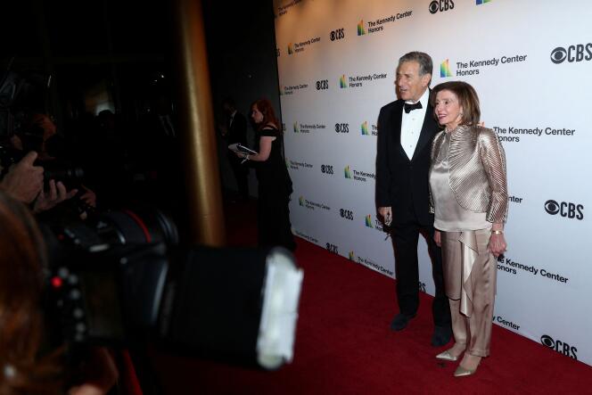 Nancy Pelosi y su esposo Paul en una gala en Washington el 5 de diciembre de 2021.
