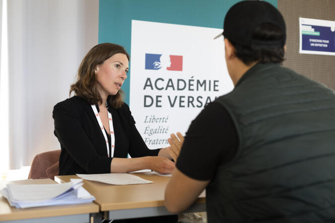 Thomas L., 27, is registering for the national education contract recruitment days, in order to become a Spanish teacher in parallel with his master's degree in languages, in Versailles, on June 1, 2022. 