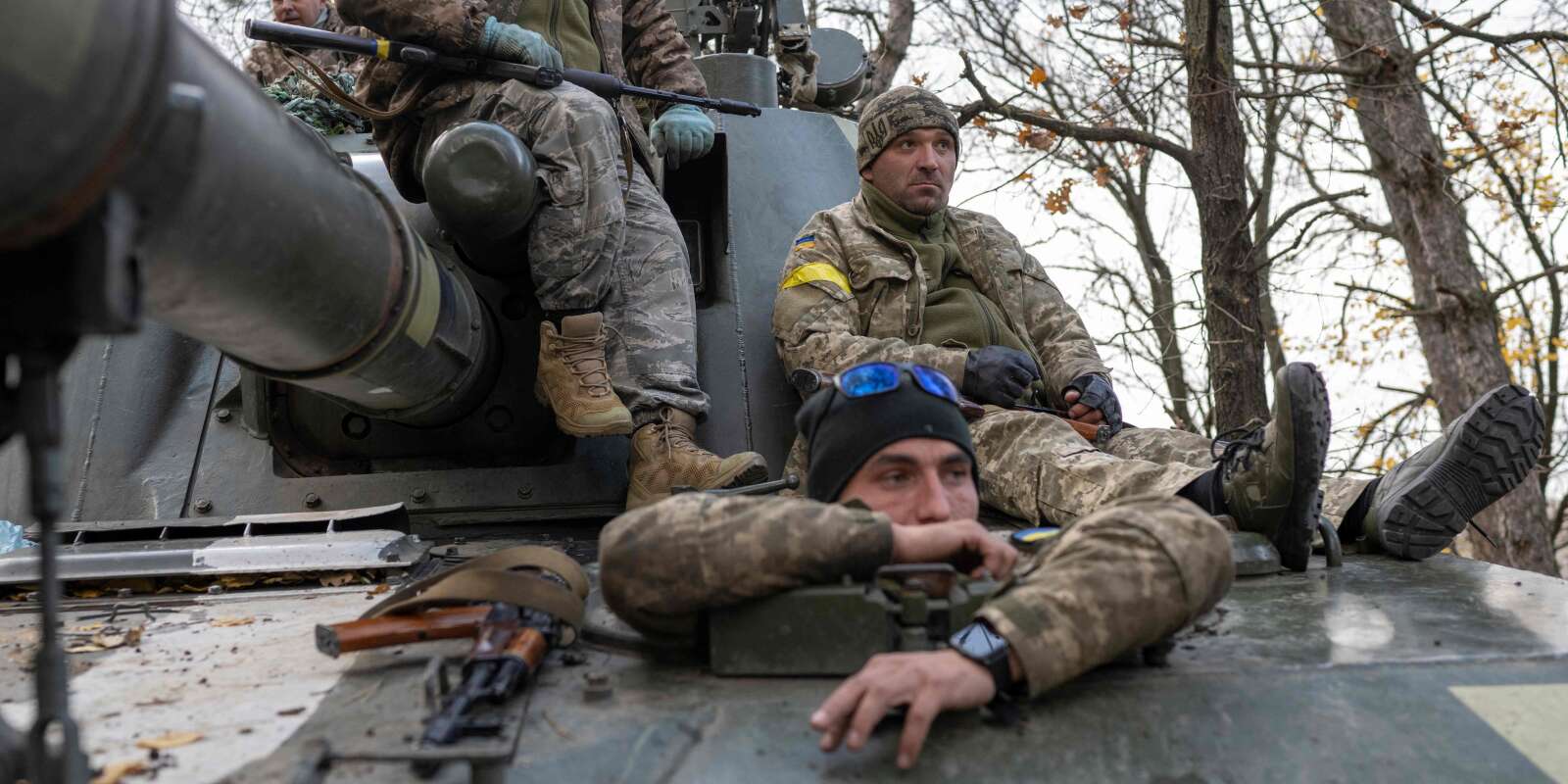 Members of the Ukrainian artillery unit prepare to fire towards Kherson, October 28, 2022.