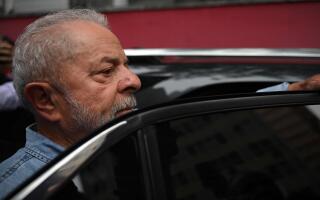 Brazilian former President (2003-2010) and candidate for the leftist Workers Party (PT) Luiz Inacio Lula da Silva gets into the car after a press conference in Sao Paulo, Brazil, on October 29, 2022. After a bitterly divisive campaign and inconclusive first-round vote, Brazil elects its next president in a cliffhanger runoff between far-right incumbent Jair Bolsonaro and veteran leftist Luiz Inacio Lula da Silva. (Photo by CARL DE SOUZA / AFP)