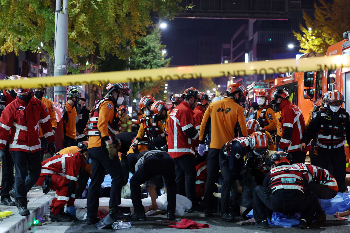 Fast 150 Menschen starben bei einem Ansturm in Seoul während der Halloween-Feierlichkeiten