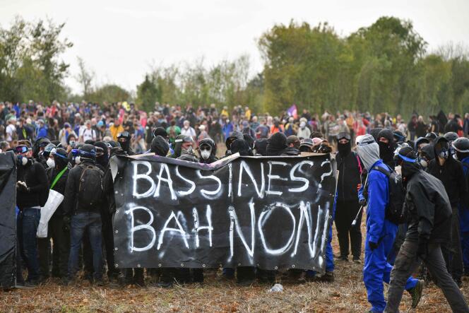 Opositores al proyecto de la megacuenca de Sainte-Soline, en Deux-Sèvres., sábado 29 de octubre de 2022.