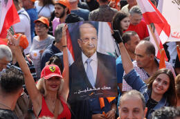 Supporters of Lebanon's President Michel Aoun (image) gather in front of the presidential palace in Baabda, as he prepares to leave the premises at the end of his mandate, east of the capital Beirut, on October 30, 2022. - Already reeling from three years of economic meltdown, Lebanon faces the prospect of its multi-faceted crisis deepening further when President Michel Aoun's mandate expires. (Photo by ANWAR AMRO / AFP)
