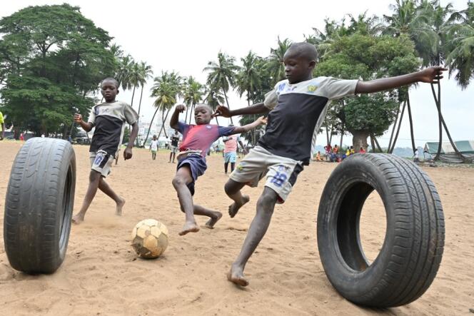 On the edge of the Ebrié lagoon in Abidjan, young players train at the maracana, on September 11, 2022.