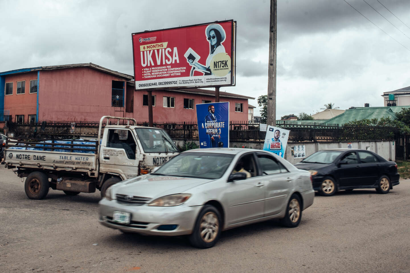 « Si je dois partir par la route, je n’hésiterai pas non plus » : au Nigeria, la crise économique pousse les jeunes à l’exil