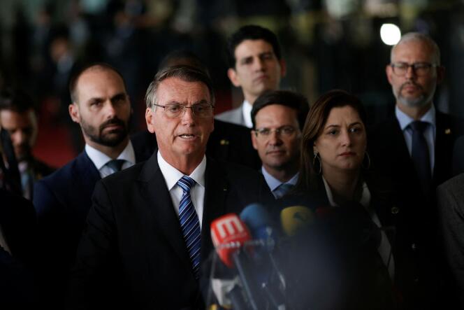 Le président brésilien Jair Bolsonaro fait une brève allocution mardi 1er novembre, deux jours après sa défaite à l’élection présidentielle.