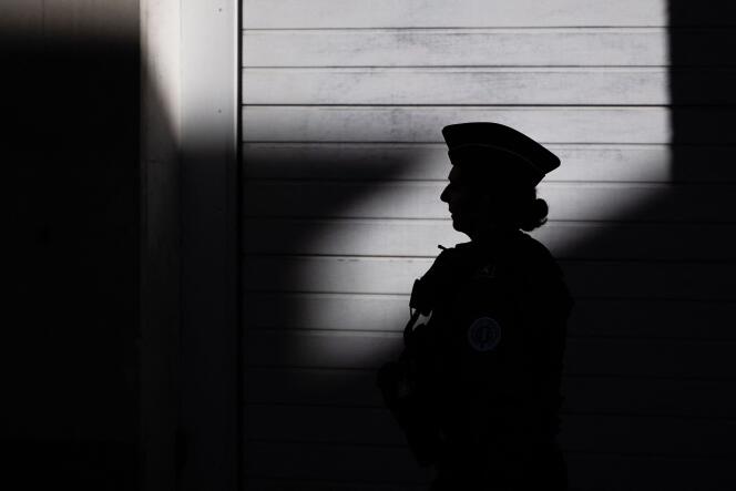 Une policière lors d’une patrouille, à Nantes, le 21 octobre 2022.