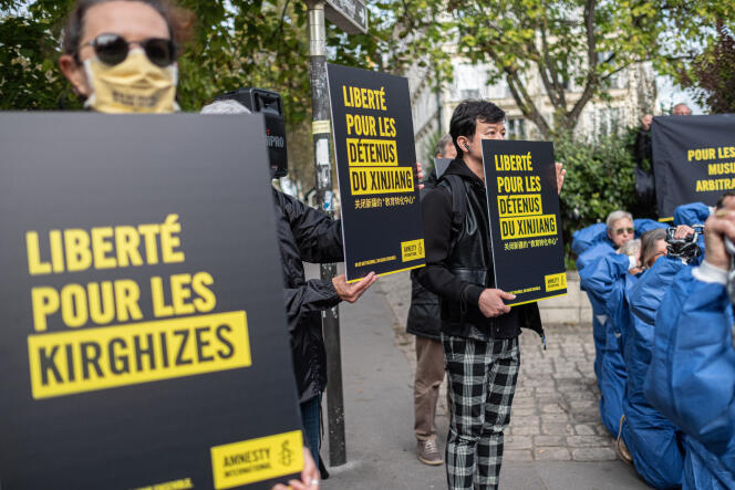 Lors d’une manifestation contre la répression chinoise organisée par Amnesty International, à Paris, le 7 octobre 2021.