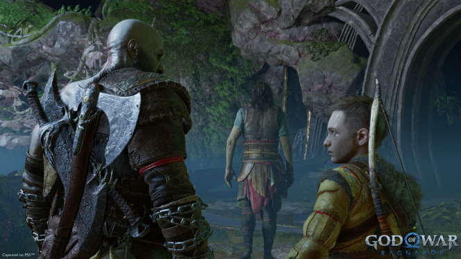 Tel père, tel fils ? C’est le fil rouge de « God of War : Ragnarok » qui met en scène Kratos, à gauche, et son rejeton, Atreus, à droite, désormais adolescent. (Captures d’écran fournies par l’éditeur, le mode « photo » du jeu n’étant pas accessible dans la version testée.)