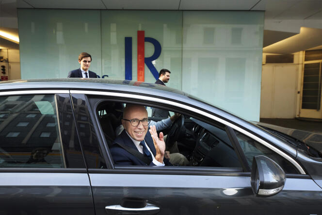 Le député des Alpes-Maritimes Eric Ciotti dépose ses parrainages pour l’élection du président du parti Les Républicains au siège du mouvement, à Paris, le 2 novembre 2022.