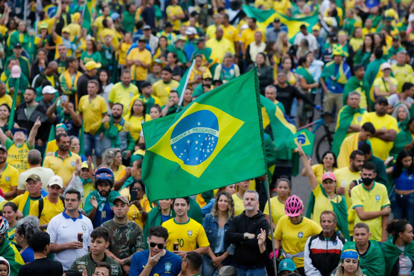 Bolsonaro chiede l’apertura delle strade ma incoraggia i manifestanti