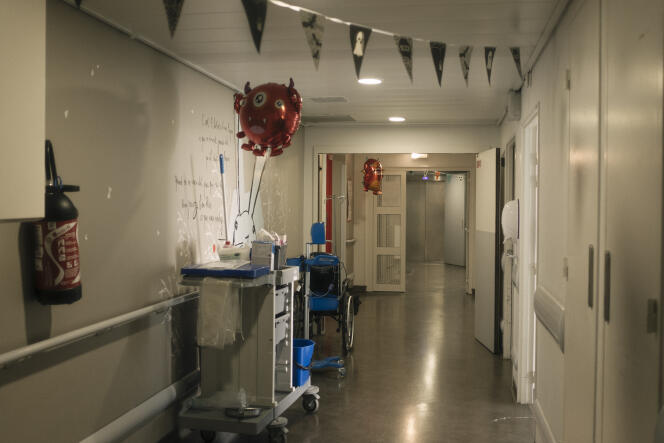 Dans les couloirs du service d’oncologie pédiatrique, à l’hôpital de la Timone à Marseille, le 28 octobre 2022.