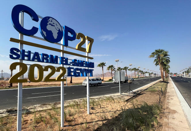 Sur la route menant à la zone de conférence de la station balnéaire de Charm El-Cheikh, en Egypte, qui se prépare à accueillir la 27e conférence mondiale sur le climat, le 20 octobre 2022.