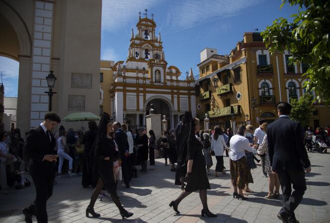 Devant la basilique de la Macarena, à Séville, le 14 avril 2022.