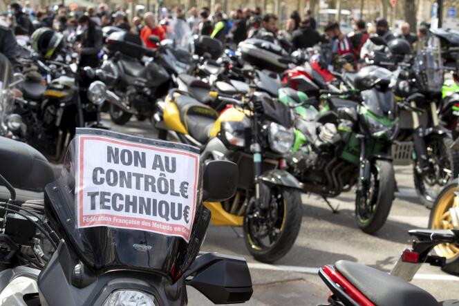Le 11 avril 2021, entre 400 et 450 motards étaient réunis à Annecy pour dire non au contrôle technique pour les deux-roues.