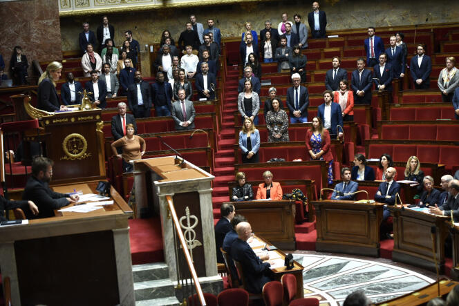 Lors de la procédure de vote assis et levé pour statuer sur la sanction de censure avec exclusion temporaire à l'encontre du représentant du Rassemblement national de Gironde, Grégoire de Fournas, à l'Assemblée nationale, vendredi 4 novembre 2022.