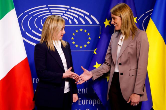 La présidente du Conseil italien Giorgia Meloni et la présidente du Parlement européen Roberta Metsola au Parlement européen à Bruxelles le 3 novembre 2022. 