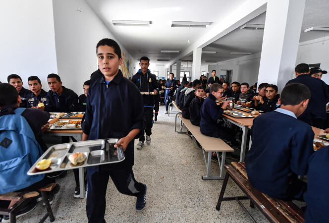 A la cantine du collège de Makthar, qui propose aussi un internat aux enfants venus de régions rurales et pauvres de la Tunisie.