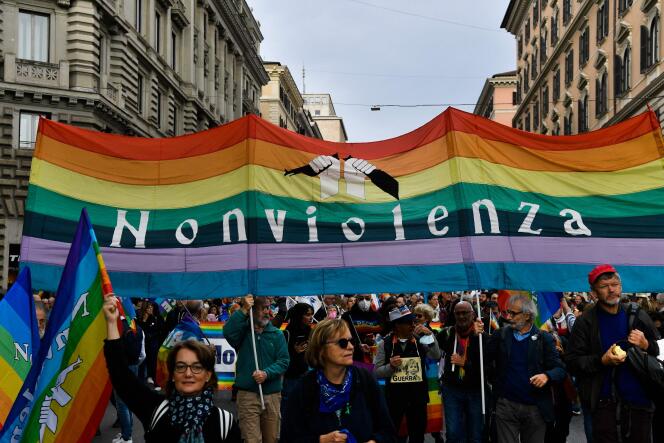 Des manifestants lors d’un rassemblement « pour la paix », dans une rue de Rome, le 5 novembre 2022.