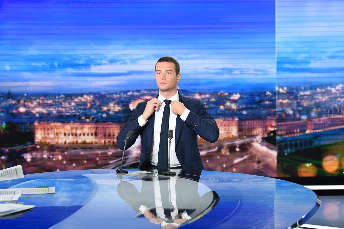 Jordan Bardella fue invitado al programa «Cuestiones políticas»