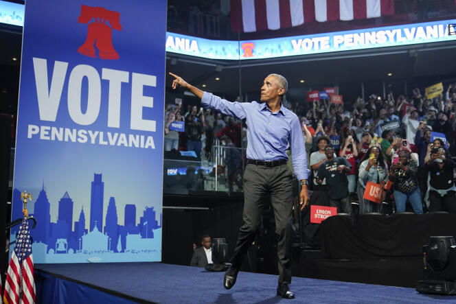 Barack Obama lors du rassemblement de soutien au candidat démocrate John Fetterman au poste de sénateur de l'Etat de Pennsylvanie, à Philadelphie, le 5 novembre 2022.