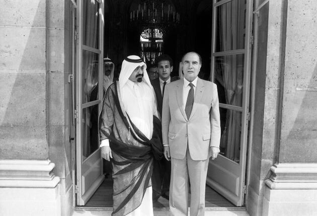L’émir du Qatar Khalifa Ben Hamad Al Thani reçu à l’Elysée par François Mitterrand, le 26 août 1981.