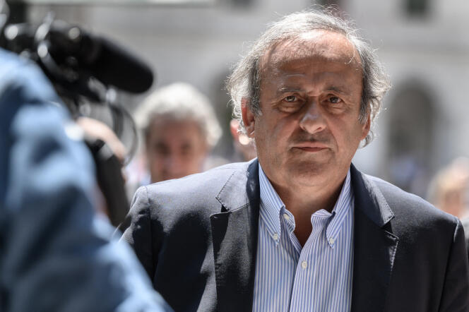 Michel Platini, verlaat het Zwitserse Federale Strafhof in Bellinzona, 8 juni 2022. 
