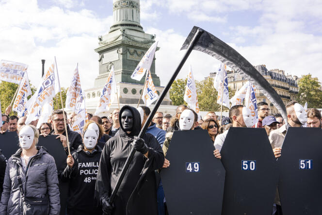 Déjà, le 2 octobre 2019, à l’appel des syndicats de la police nationale, plusieurs milliers de policiers avaient manifesté à Paris lors d’une « Marche de la colère ».